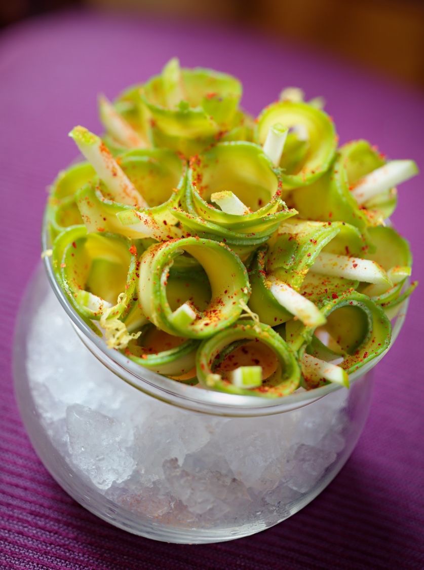 Pétales d'avocat / tarama de langoustine / curry-citron vert